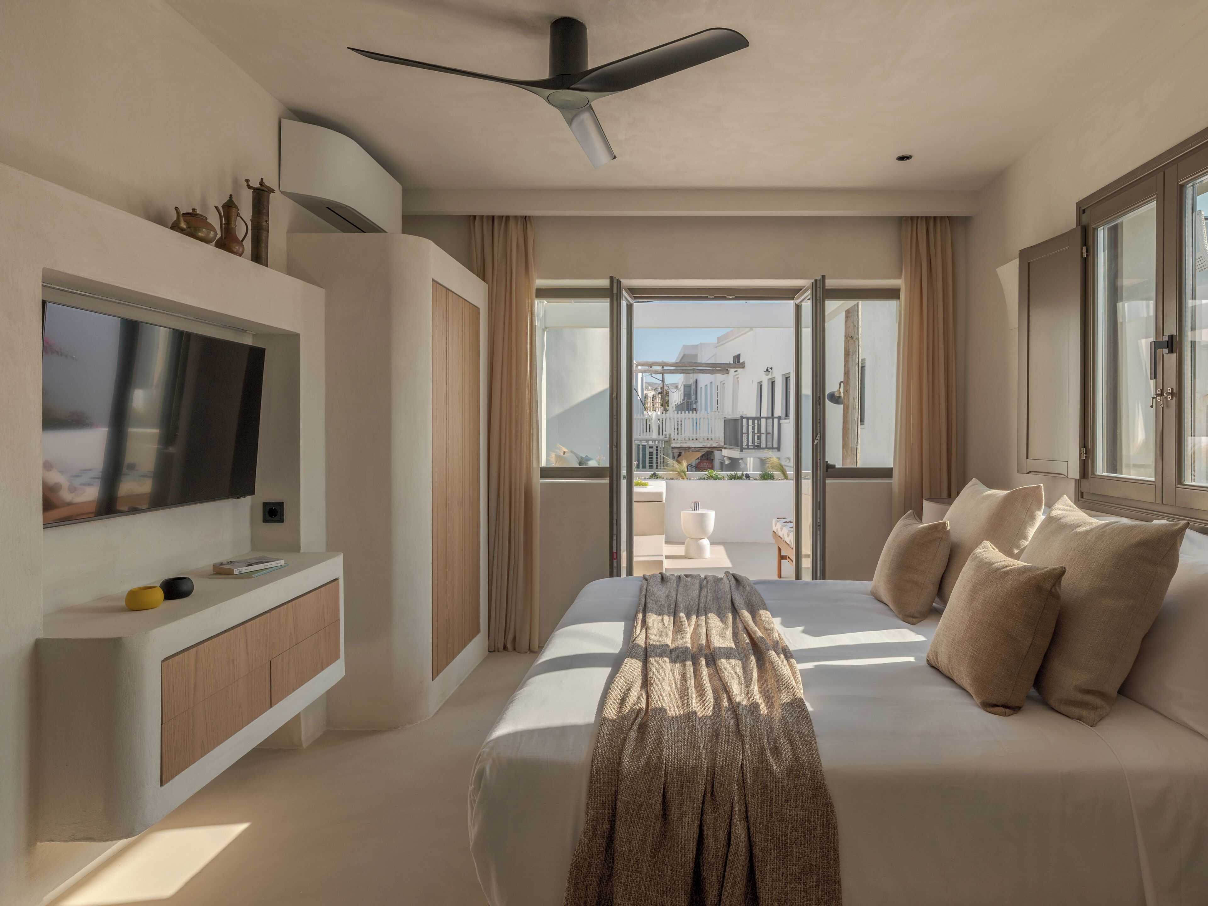 Suite, City View | In-room safe, free WiFi