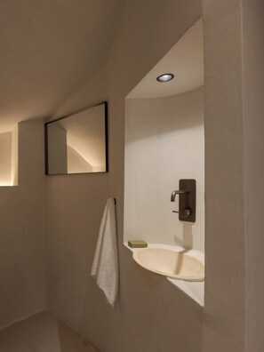Suite, City View | Bathroom - Sifneos House (Paros)