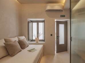 Suite, City View | In-room safe, free WiFi - Sifneos House (Paros)