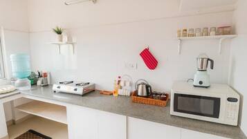 Full-sized fridge, microwave, cookware/dishes/utensils