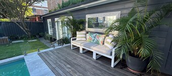 Boutique Garden Cottage | Pool & BBQ| Free Parking | Public Transport