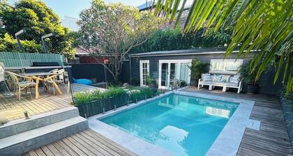 Boutique Garden Cottage | Pool & BBQ| Free Parking | Public Transport