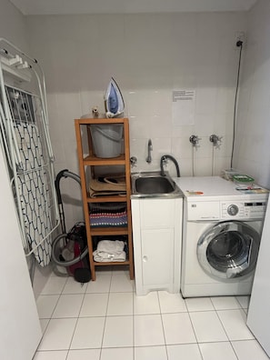 Interior - Boutique Garden Cottage | Pool & BBQ| Free Parking | Public Transport (Leichhardt)