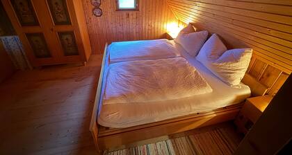 Esel Huam – Charming Alpine Cabin on Fressenberg