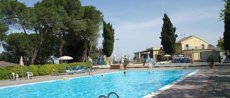 Seasonal outdoor pool