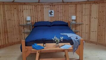 1 bedroom, bed sheets
