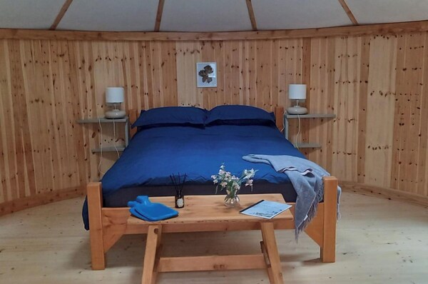 Cozy Retreat Sleeps 2 With Hot Tub & Pets Ok - County Kerry