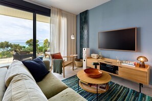 A modern living room with a sofa, coffee table, TV, and a balcony with a view. -  Premium Seafront Apartment with Pool, Sauna and Gym — Playa Torres, VillajoyosaWelcome to a modern apartment located in a prestigious residential complex on the frontline of the sea in the Playa Torres area of Villajoyosa. One of the most beautiful an (Villajoyosa)