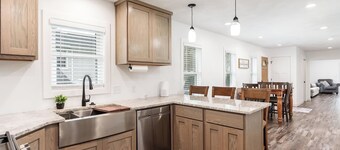 Cozy 2-bedroom Lake House in tranquil Edgerton near Lake Kosh with AC