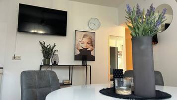 Comfort Apartment | Dining