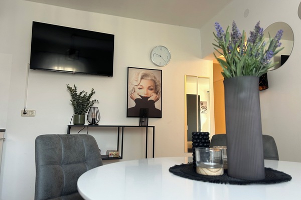 Comfort Apartment | Dining
