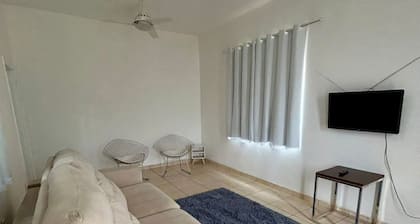 Furnished house for seasonal rental, 5 minutes from CSN, with 3 bedrooms and 1 suite.