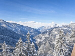 A mountainous landscape with snow-covered trees and a clear sky. - Comfortable apartment - 4 guests (Cohennoz)