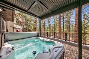 A hot tub with a view of a forest. - 4 Bedrooms, Lakeviews, Hot Tub, Pool Table! (South Lake Tahoe)
