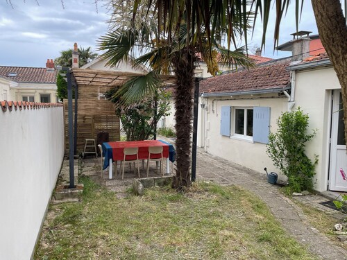 Charming house facing the Atlantic, garden and pergola 2 min from beaches