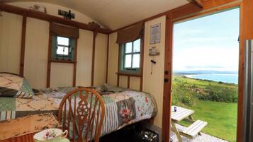 1 bedroom, individually decorated, individually furnished