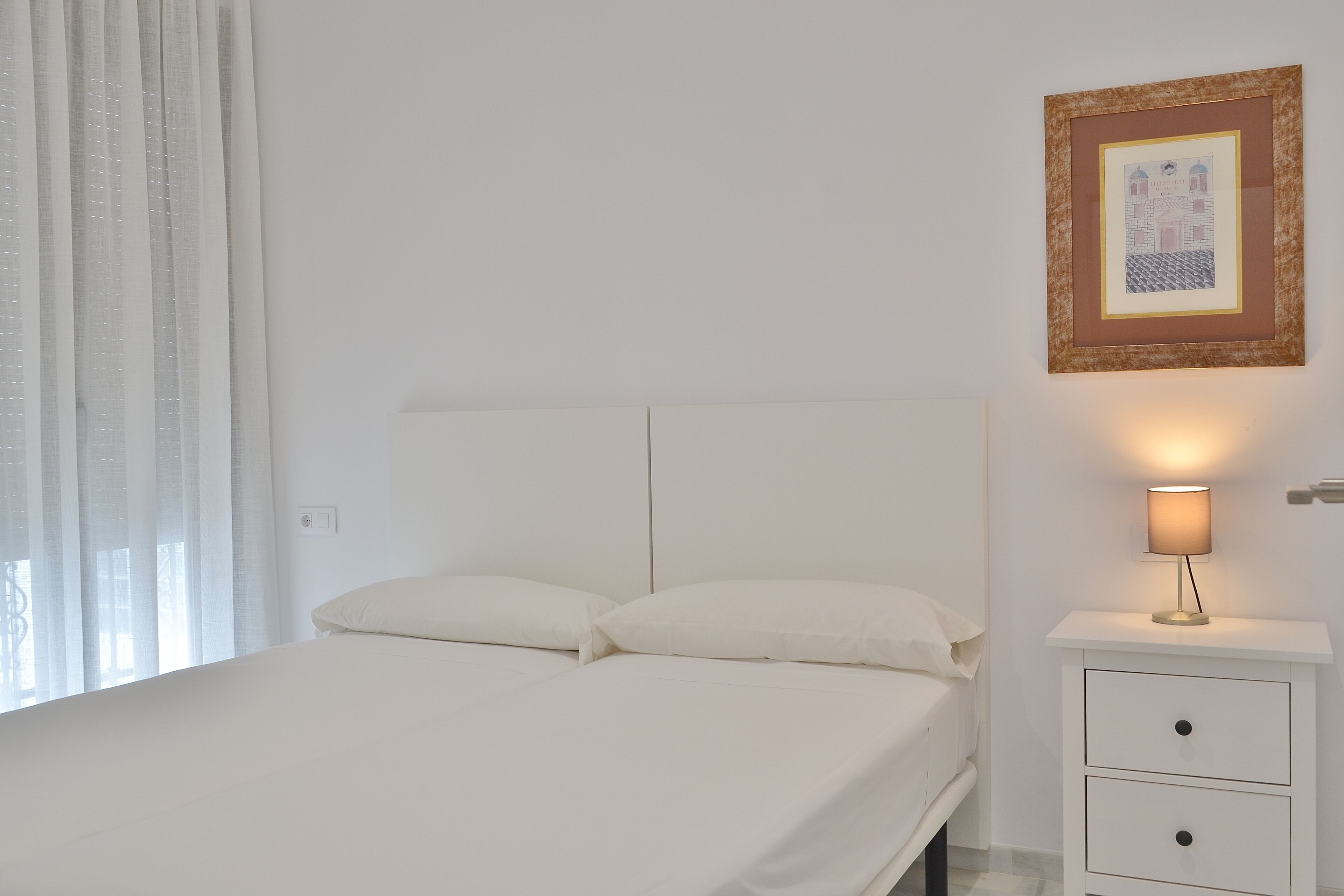 Appartement, 2 slaapkamers | Een laptopwerkplek, een strijkplank/strijkijzer, gratis wifi
