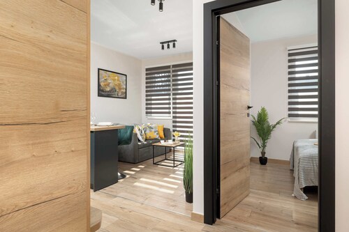 Modern Apartment with Parking | Balcony | Smart TV