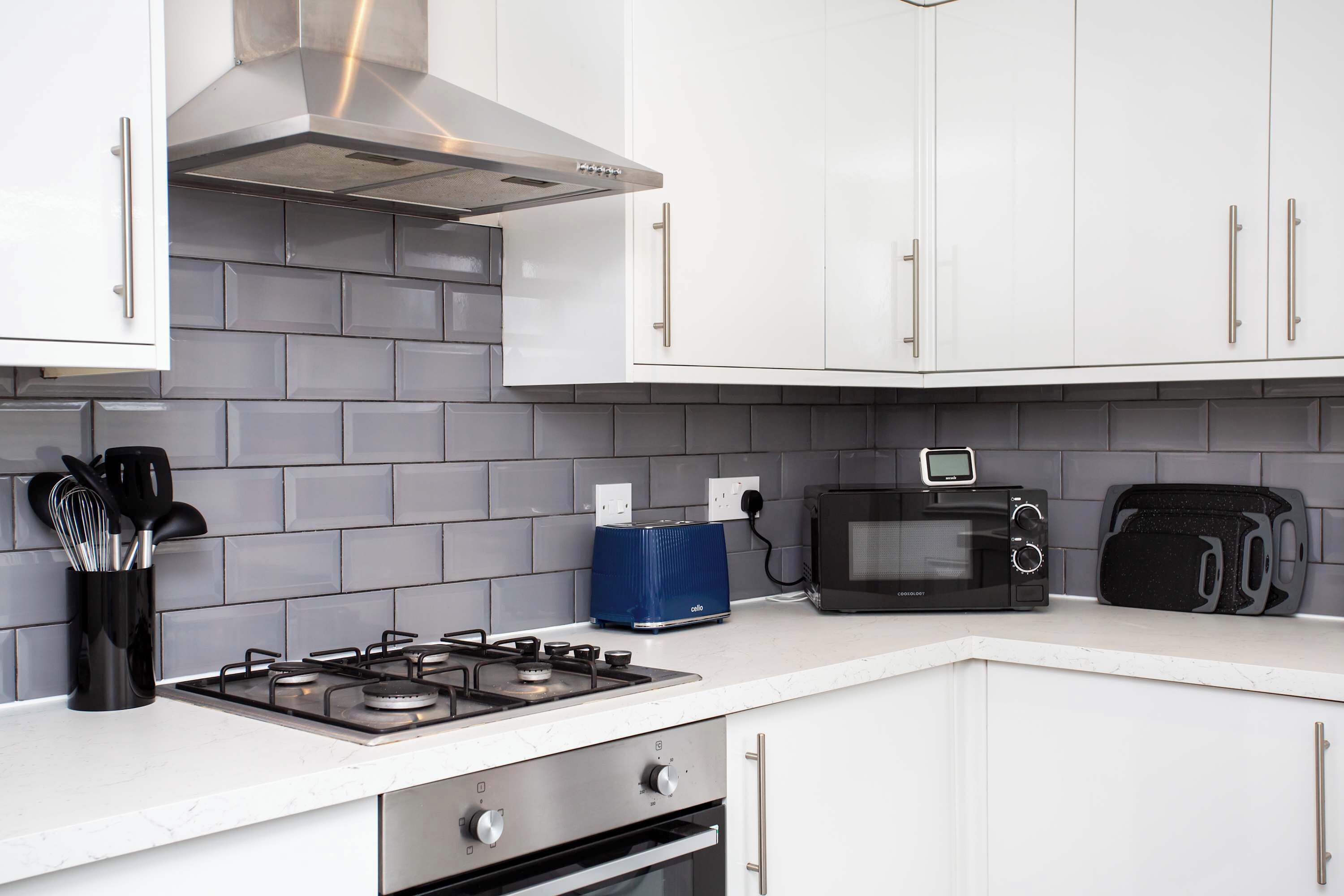 Coffee/tea maker, fridge, microwave, oven
