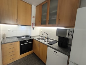 Fridge, microwave, oven, stovetop - OceanLeaf - EcoHost (Matosinhos)