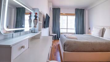 2 slaapkamers, een strijkplank/strijkijzer, reisbedje, gratis wifi