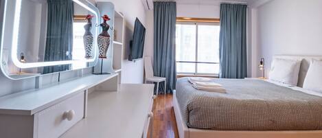 2 bedrooms, iron/ironing board, travel cot, free WiFi