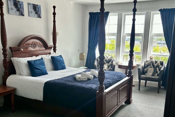 Family Twin Room, City View | Desk, blackout drapes, iron/ironing board (on request), WiFi (free)