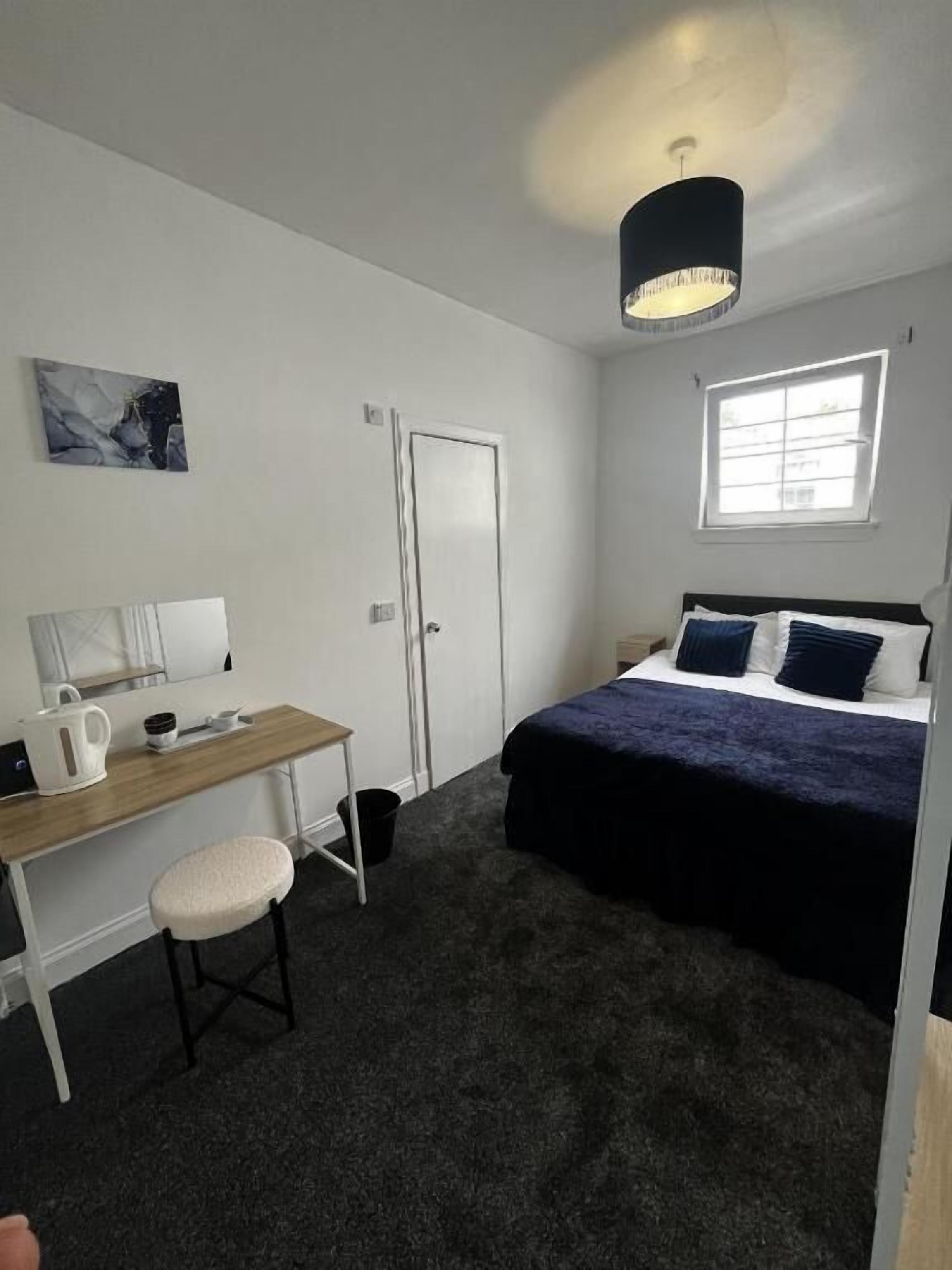 Kahden hengen standard-huone, osittainen merinäköala | Työpöytä, pimennysverhot, silitysrauta/-lauta, ilmainen Wi-Fi