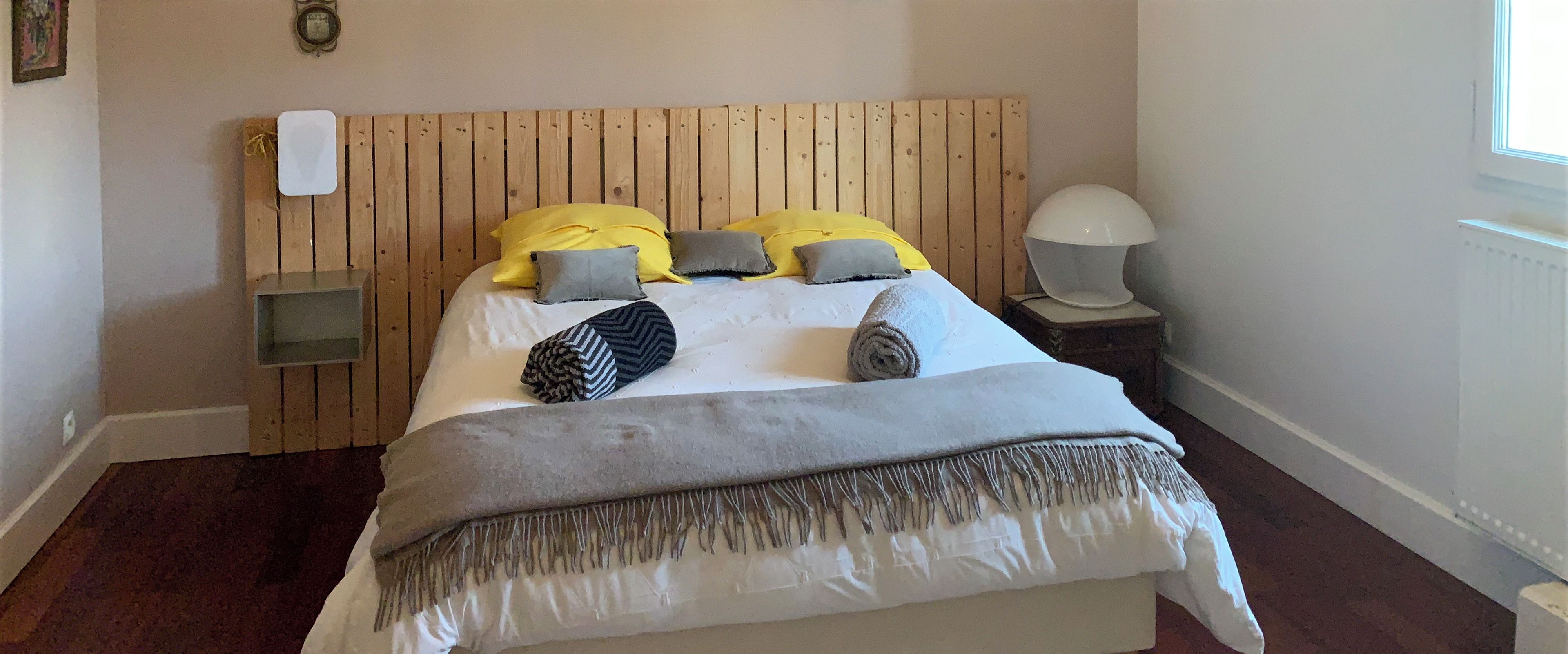 2 habitaciones, cuna de viaje, acceso a internet y ropa de cama 