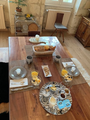 Unclassified image, 5 of 19, button - Abella Suite - Private Wing of a Mansion (Ambarès-et-Lagrave)