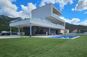 Exterior - Seaview 8 Bed Villa Sleeps 16 - Pool & Hot tub (Starigrad)