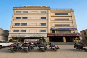 Front of property - Hotel Madhuvan (Gobindpur)