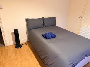 Room - Serene Retreat w/ Hot Tub & Garden (Cardiff)