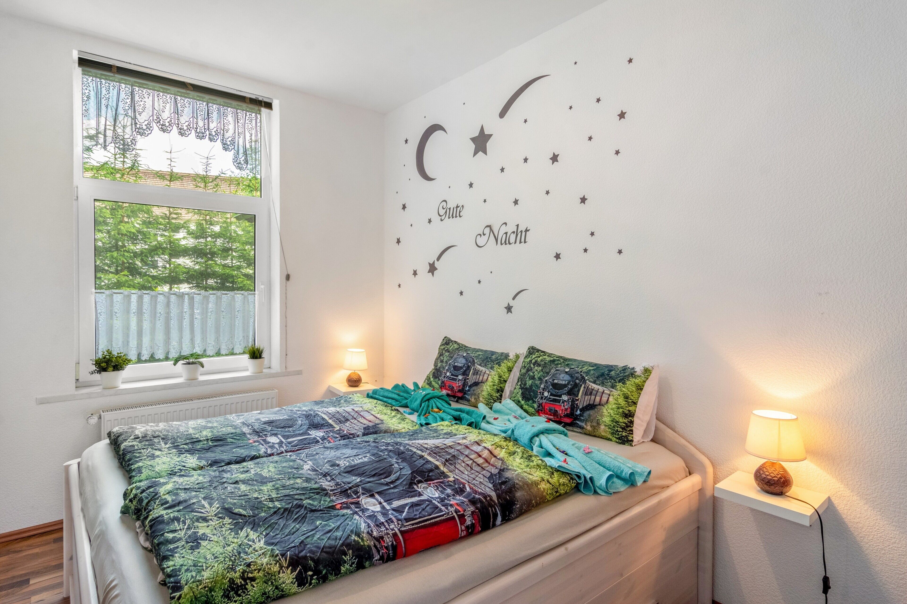 Iron/ironing board, WiFi, bed sheets