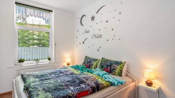 Iron/ironing board, WiFi, bed sheets