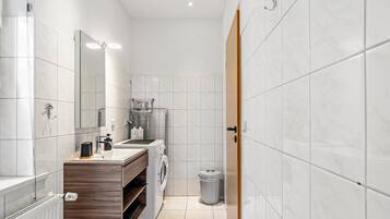 Shower, hair dryer, towels