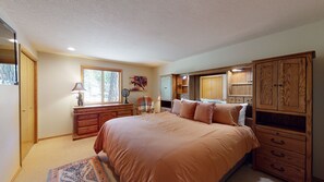 Room - Sunriver Retreat with Access to Exclusive Golf (Sunriver)