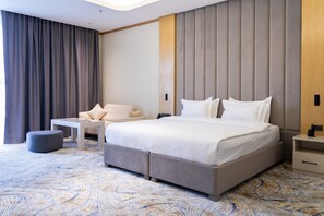 Deluxe Room, Garden View | In-room safe, desk, laptop workspace, soundproofing - Grand Afrosiyob Hotel (Tashkent)