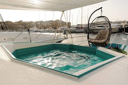 Canaima - Boutique Yacht with pool in Birgu, Malta