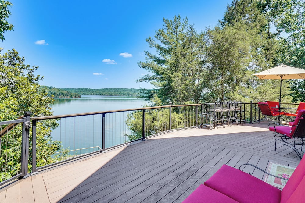 Decked Out! Private Dock Escape on Watts Bar Lake - Watts Bar Lake, TN