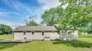 A single-story house with a front yard, a satellite dish, and a garage. - Family-friendly Home Near Kentucky Lake! (Dexter)