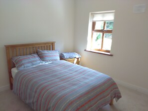 3 slaapkamers, een strijkplank/strijkijzer, wifi, beddengoed