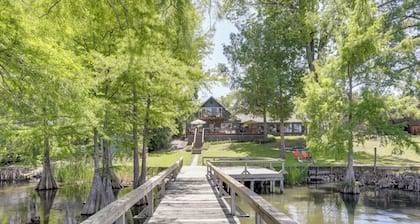 Tons of Fun at 'camp Flamingo' on Lake Bruin!