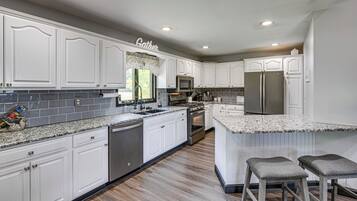House (4 Bedrooms) | Interior