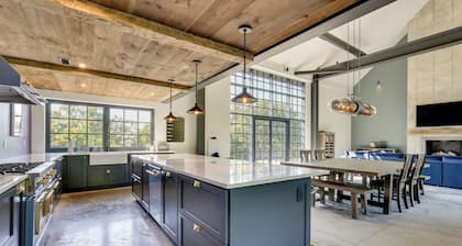 Luxe Mountain Getaway on Private Rd Near Rhinebeck