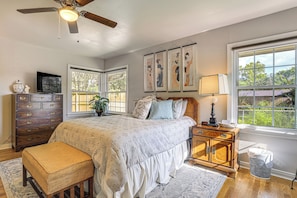 A bedroom with a bed, dresser, nightstand, and a ceiling fan. - Walk to Shops & Eats! Family Escape in Columbus (Columbus)