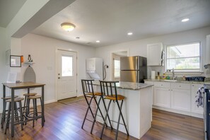 Interior - 7 Mi to Dtwn Satx! Bright Home w/ Yard & Grill (San Antonio)