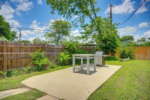 Interior - 7 Mi to Dtwn Satx! Bright Home w/ Yard & Grill (San Antonio)