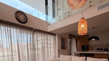 Signature Condo, 2 Bedrooms, Non Smoking, Kitchen | Living room | 40-inch Smart TV with satellite channels