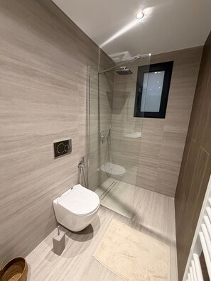 Signature Condo, 2 Bedrooms, Non Smoking, Kitchen | Bathroom | Shower, free toiletries, hair dryer, towels - Elliniko Elite Residence (Elliniko)